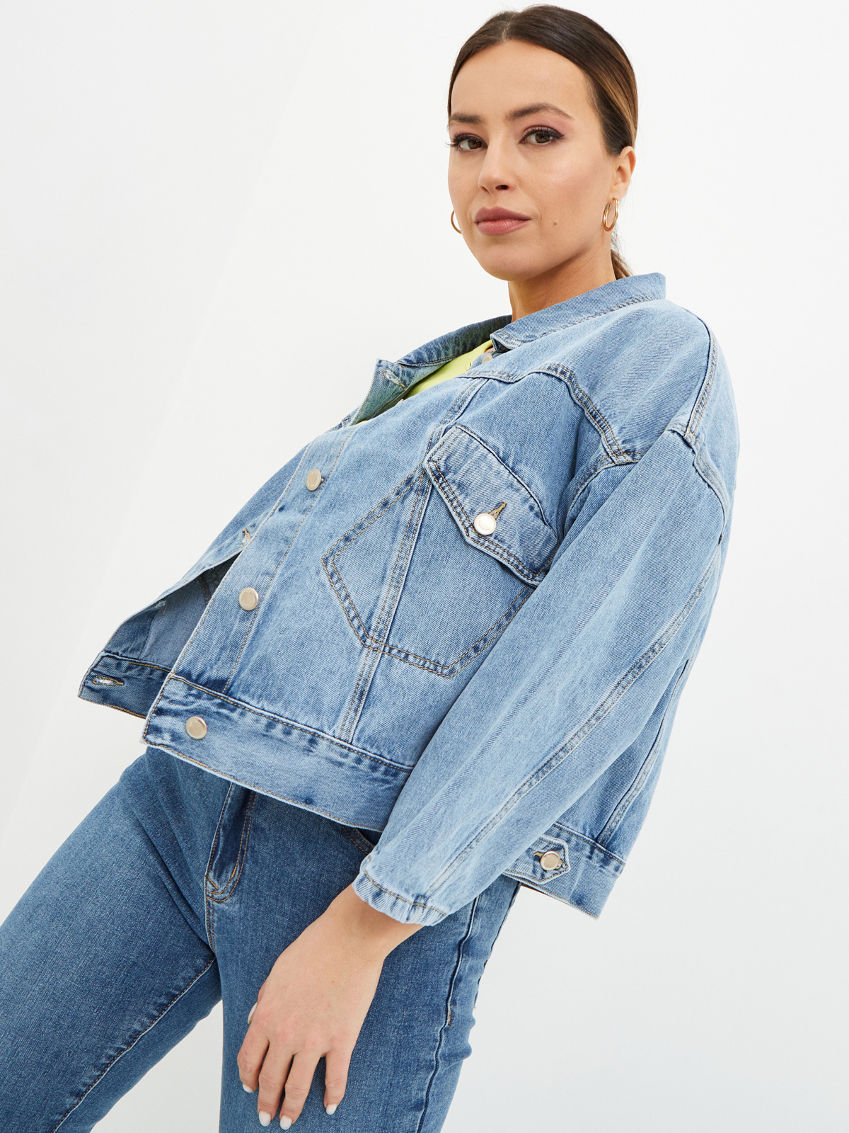 Женская куртка укороченная