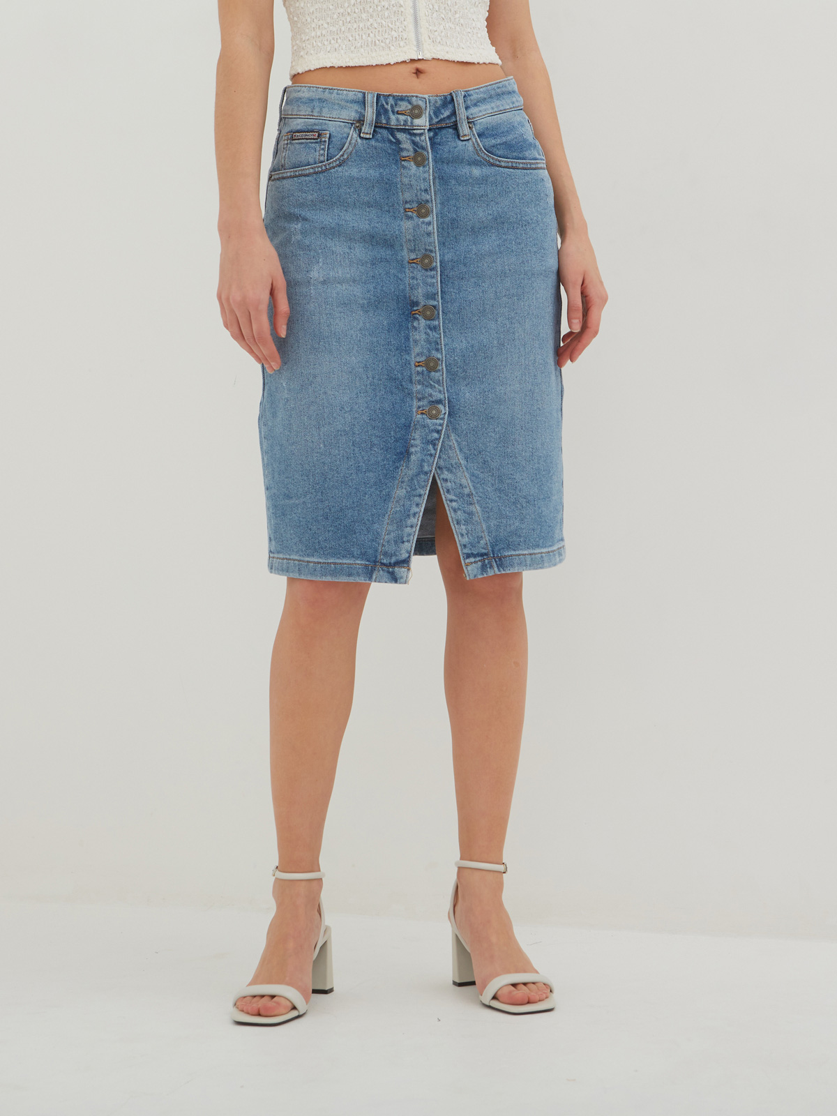 Женская  прямая юбка на кнопках