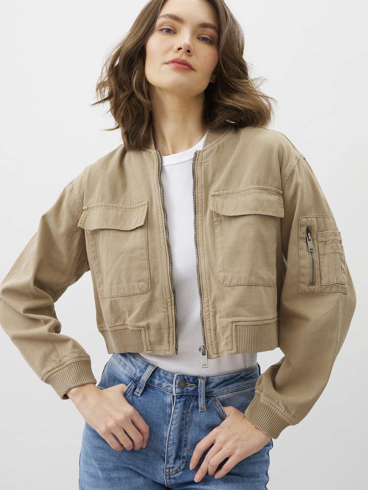 Женский бомбер укороченный на резинке