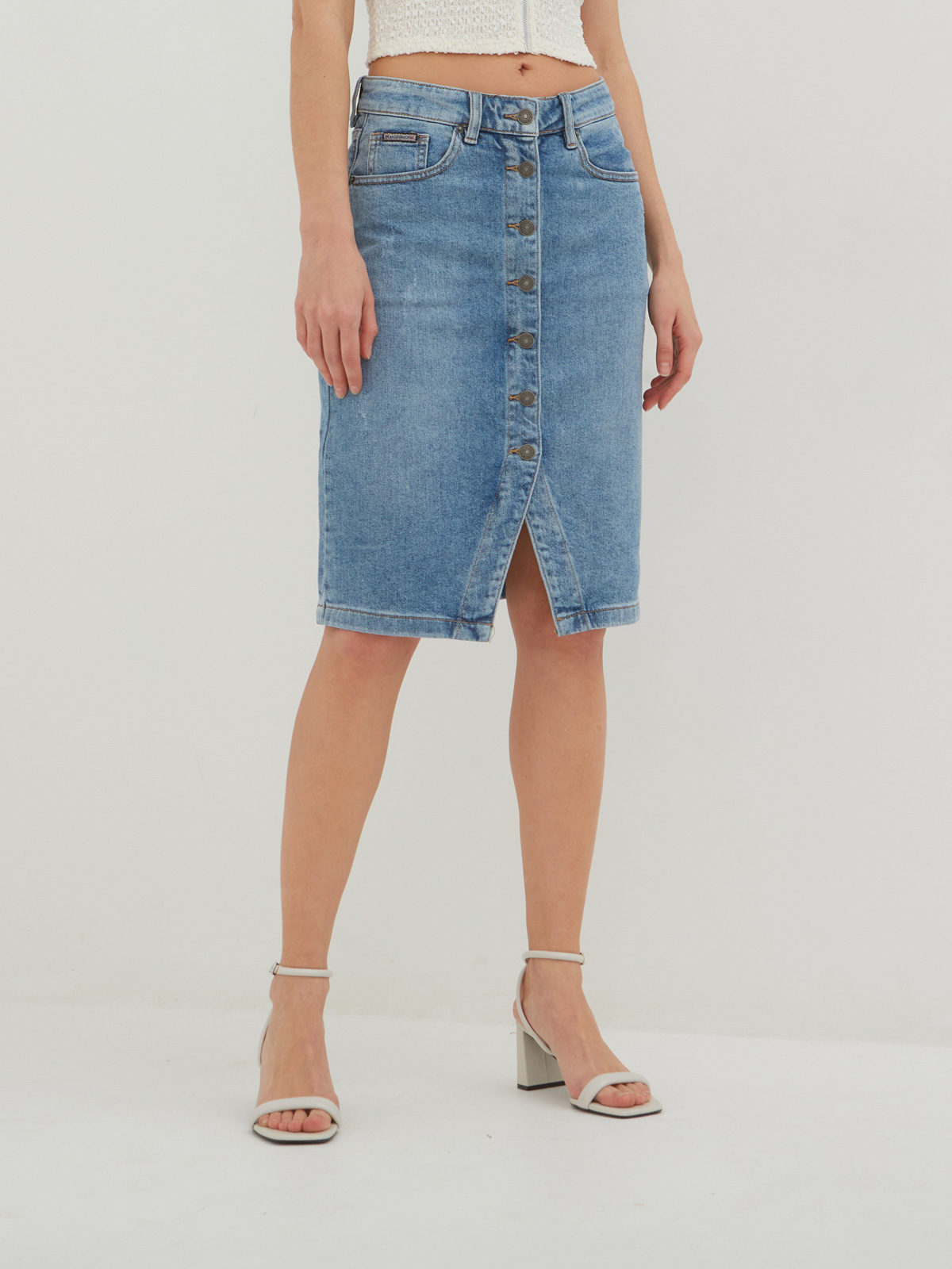 Женская  прямая юбка на кнопках