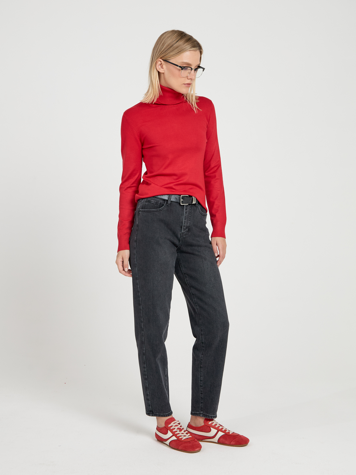 Женские джинсы mom fit с высокой посадкой