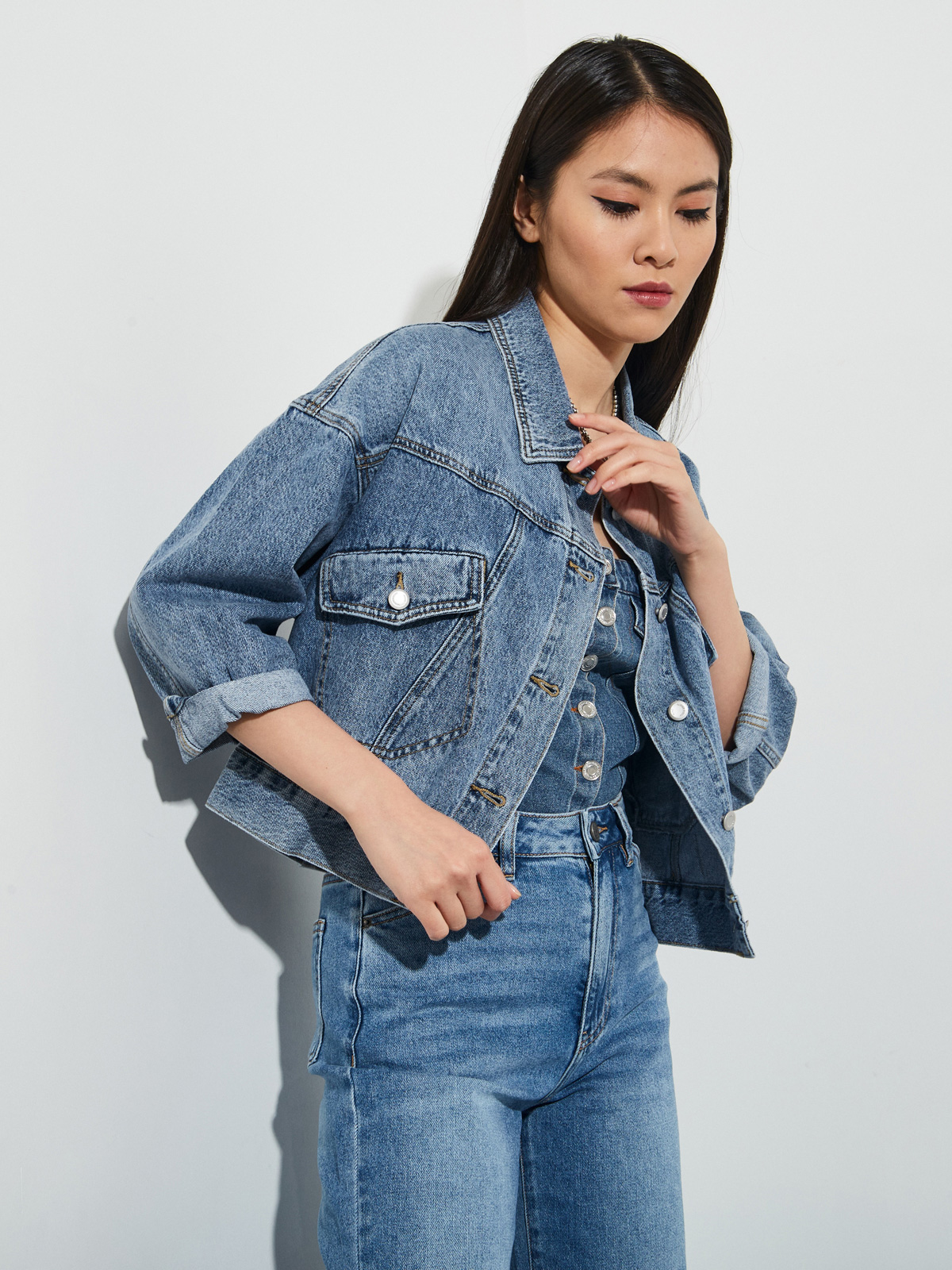 Женская куртка укороченная