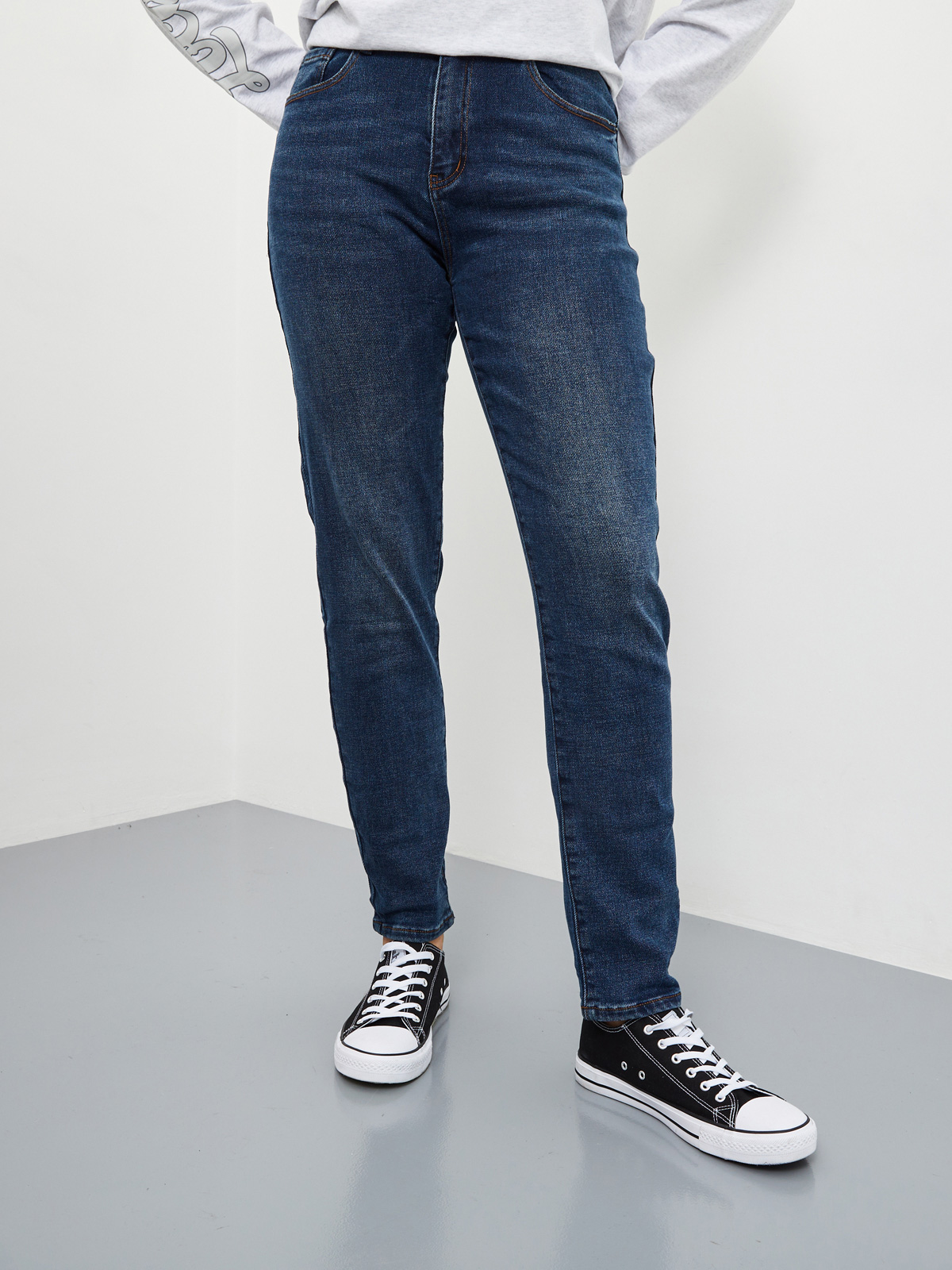 Утепленные женские джинсы мом с начесом