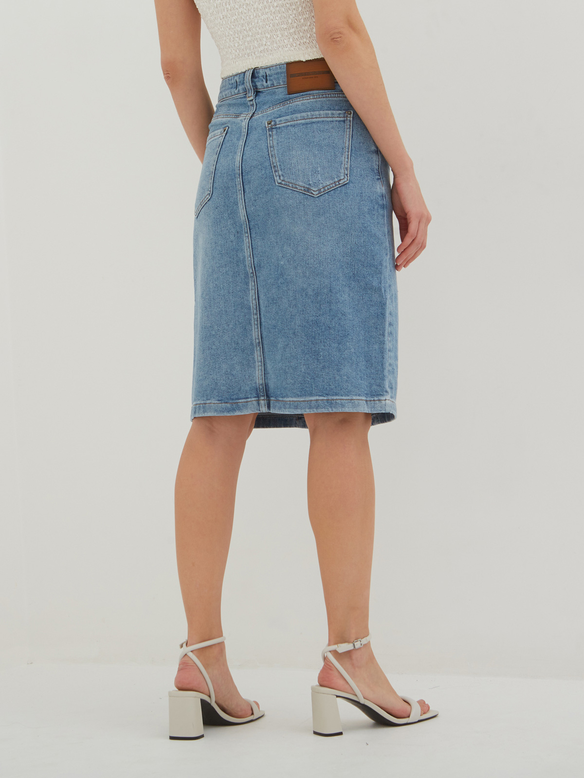 Женская  прямая юбка на кнопках