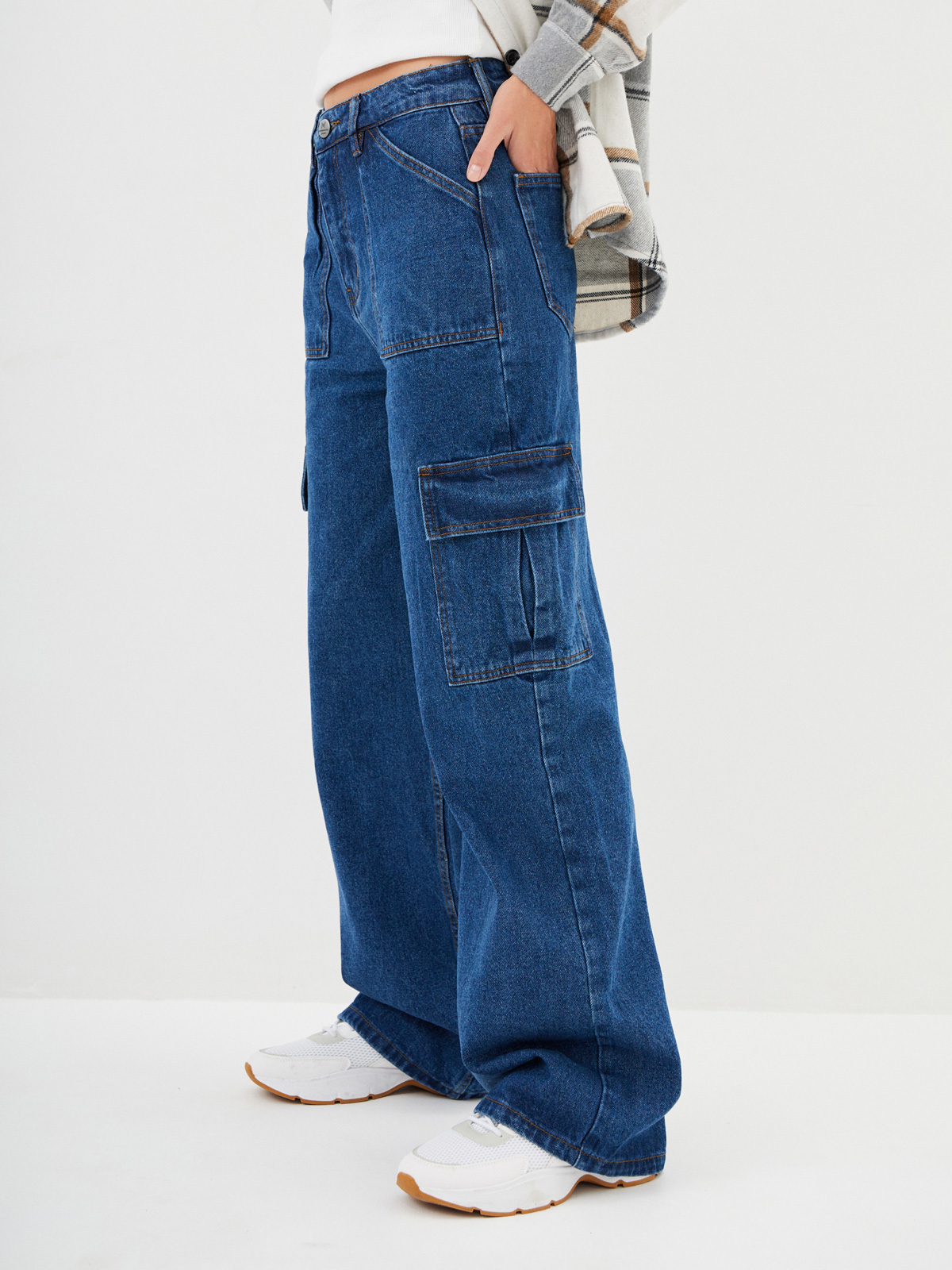 Женские джинсы с карманами