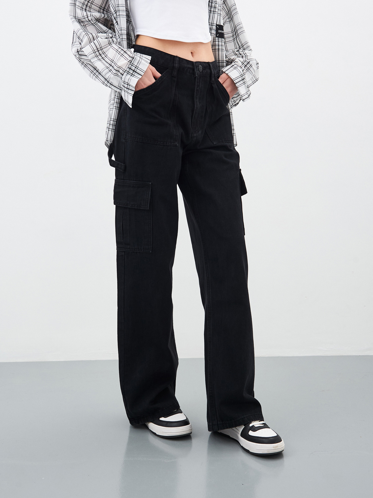 Женские джинсы с карманами