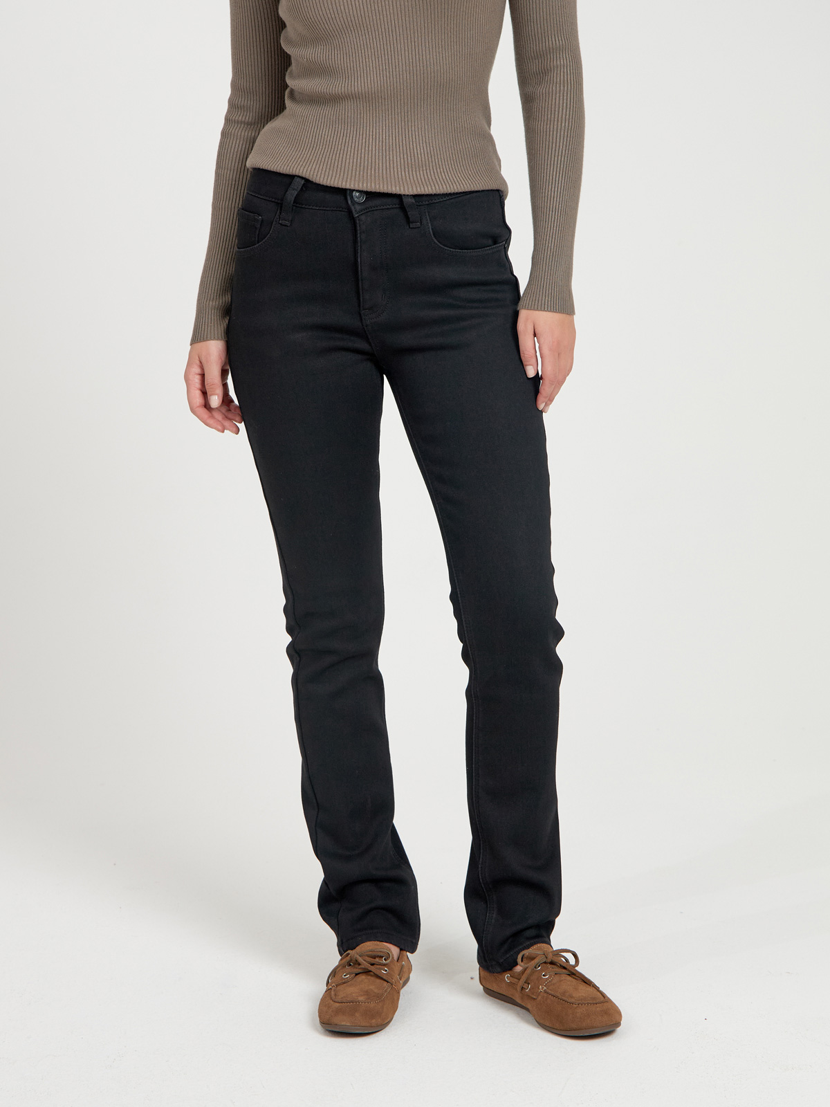 Утепленные женские джинсы прямого кроя на флисе