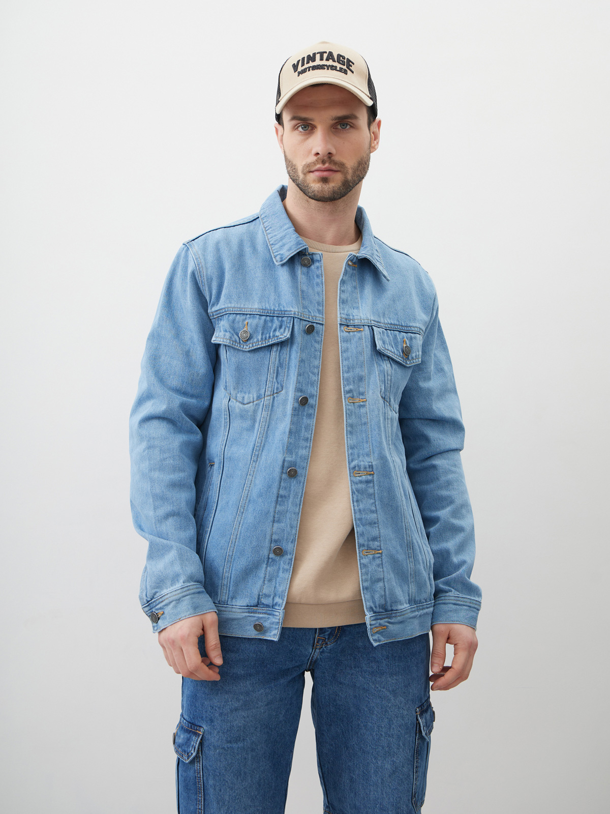 Мужская джинсовая куртка прямого кроя