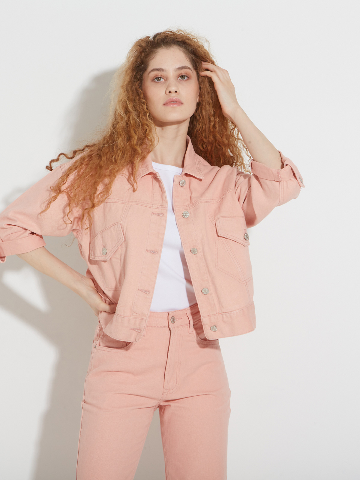 Женская куртка нежного цвета