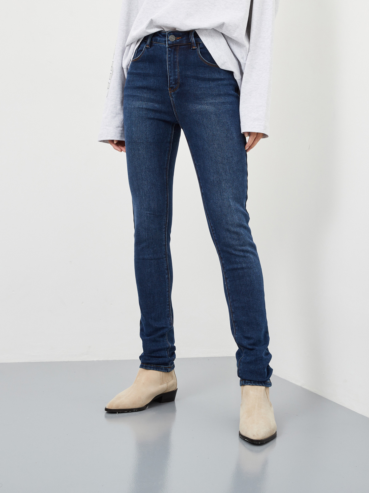 Утепленные женские джинсы зауженного кроя на Байке